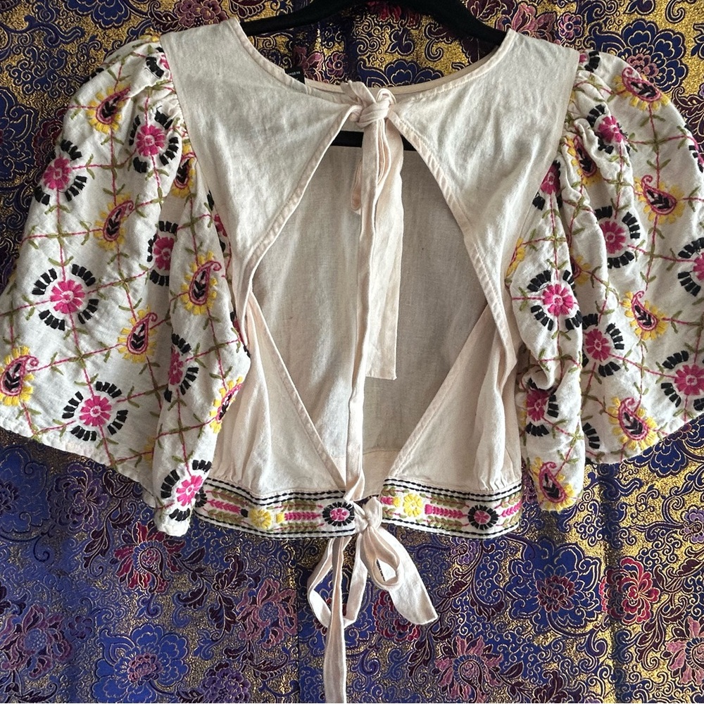 Topshop Cream Crop Top with Floral Embroidery - Picture 4 of 7